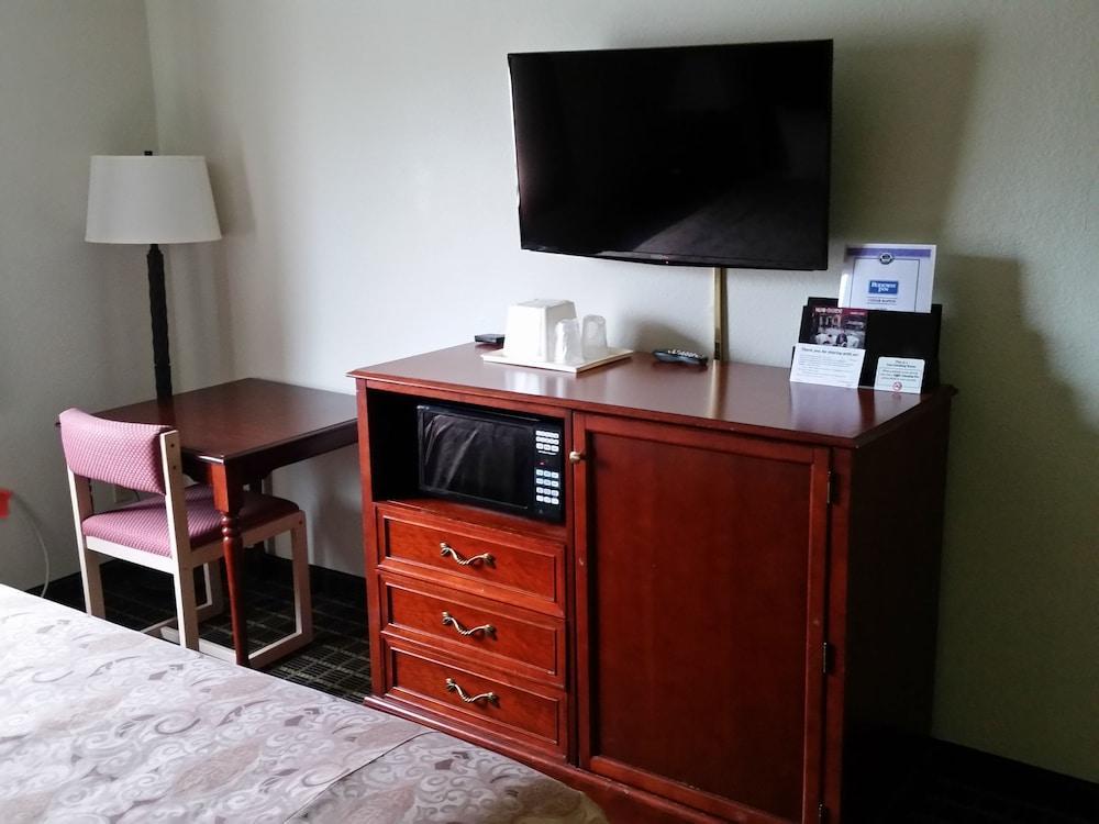Rodeway Inn Cedar Rapids Buitenkant foto