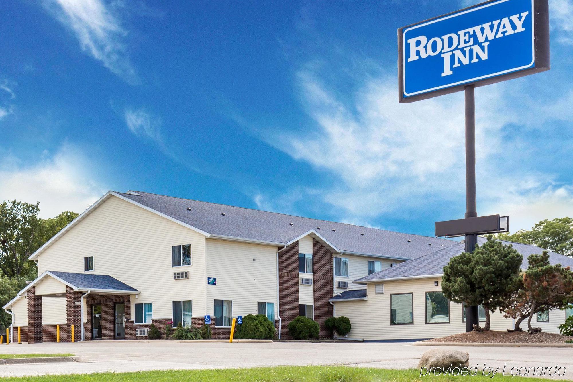 Rodeway Inn Cedar Rapids Buitenkant foto