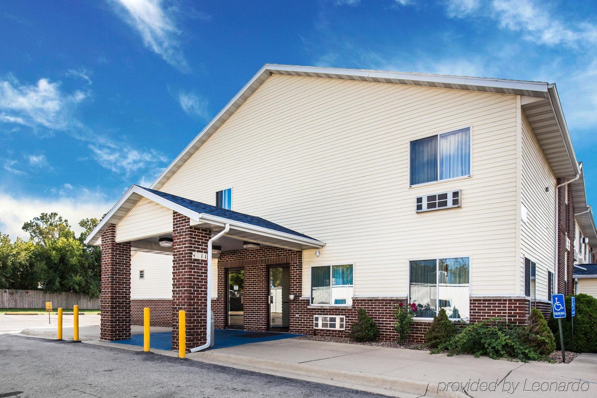 Rodeway Inn Cedar Rapids Buitenkant foto
