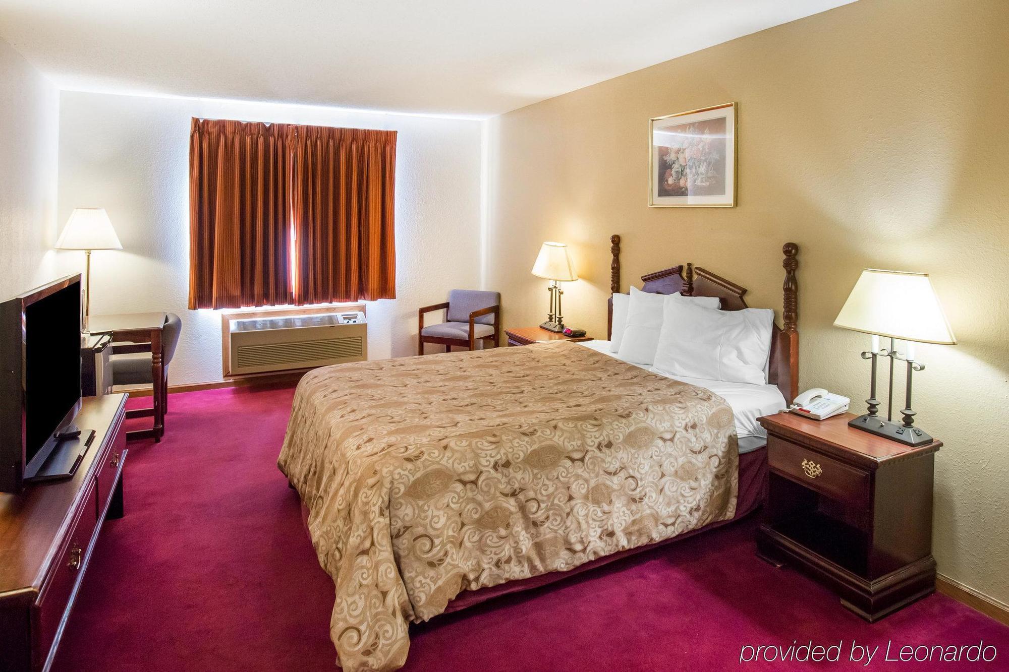 Rodeway Inn Cedar Rapids Buitenkant foto