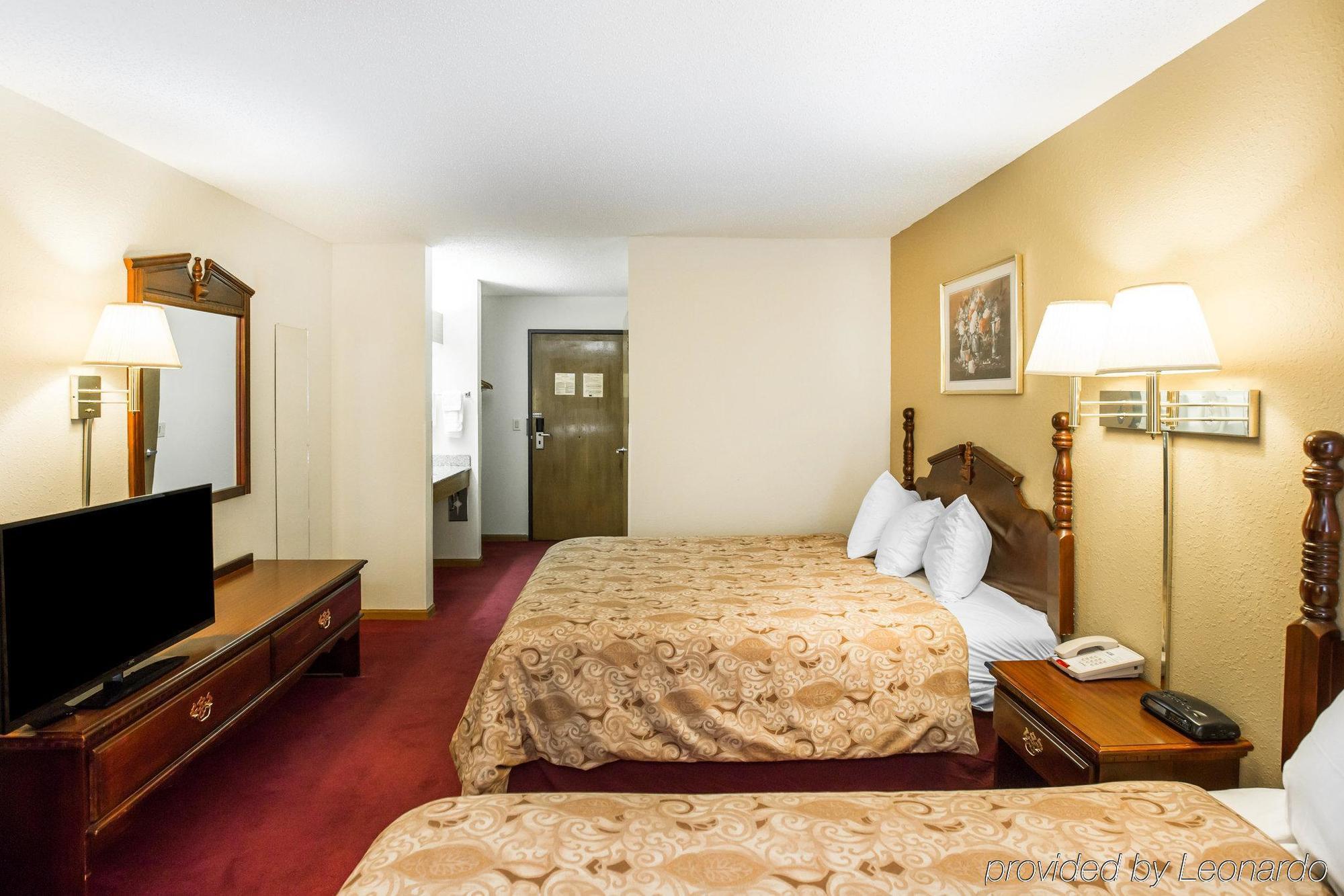 Rodeway Inn Cedar Rapids Buitenkant foto