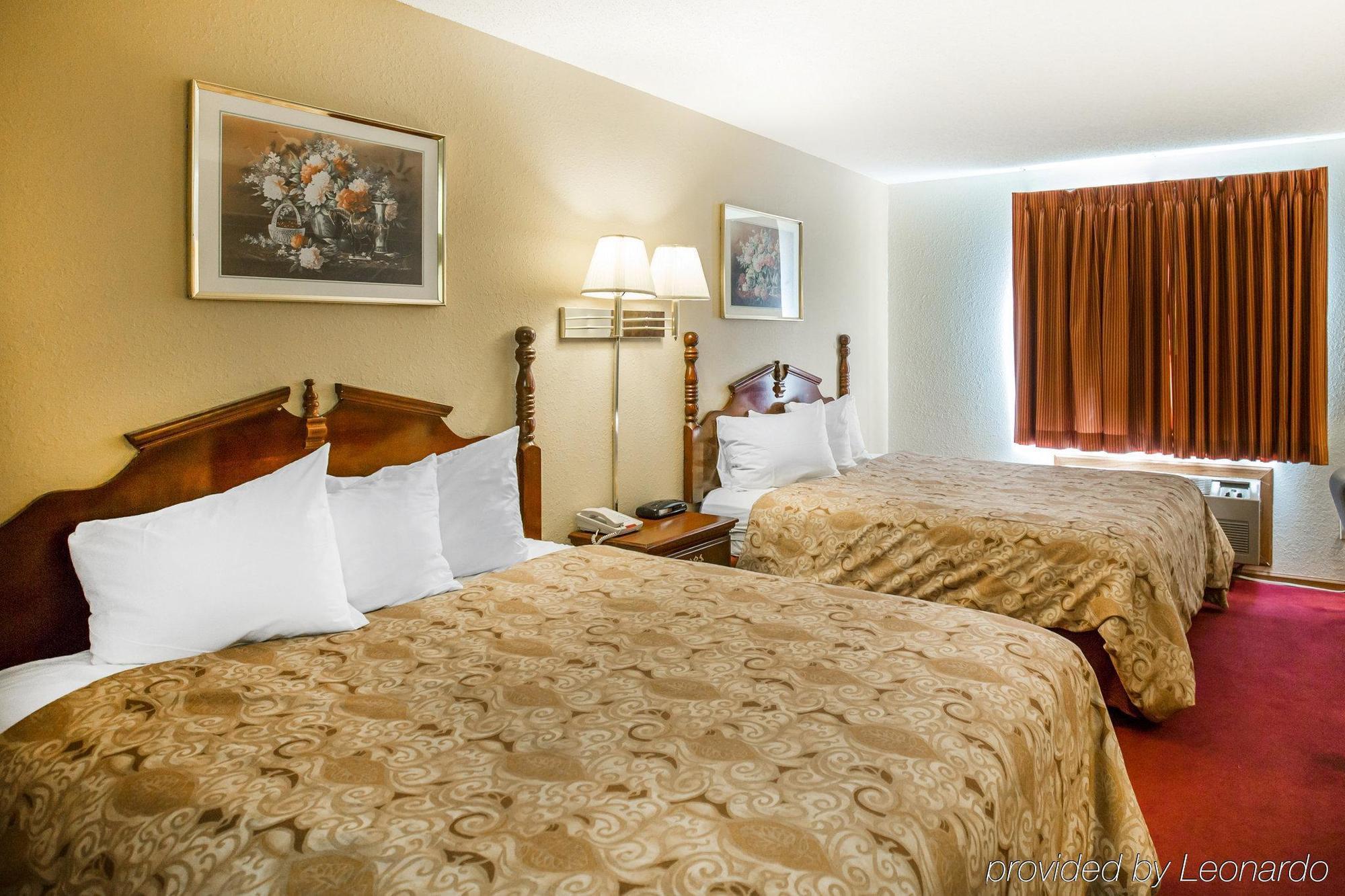 Rodeway Inn Cedar Rapids Buitenkant foto