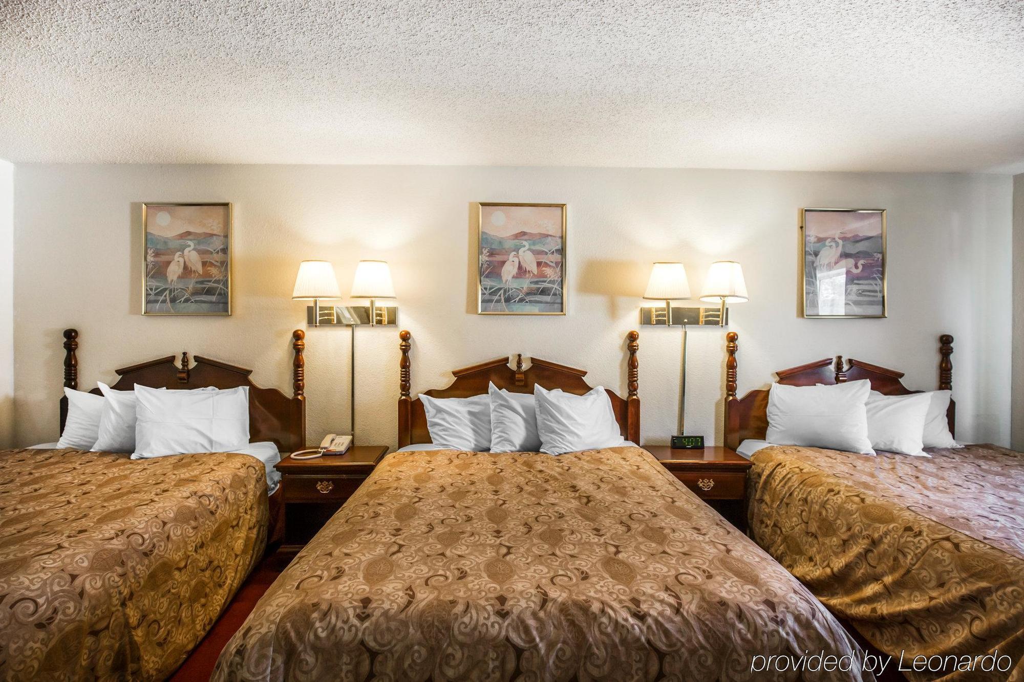 Rodeway Inn Cedar Rapids Buitenkant foto
