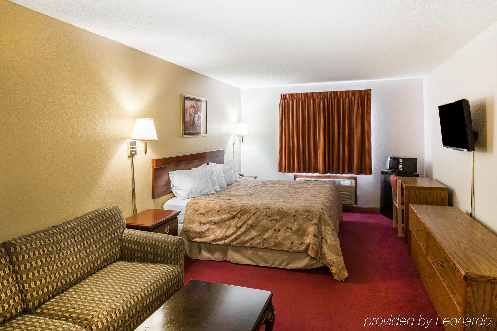 Rodeway Inn Cedar Rapids Buitenkant foto