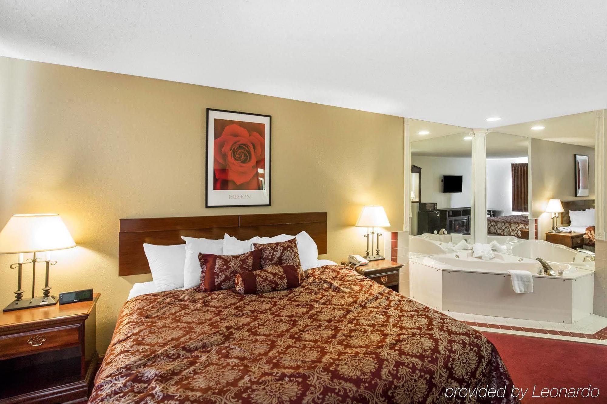 Rodeway Inn Cedar Rapids Buitenkant foto