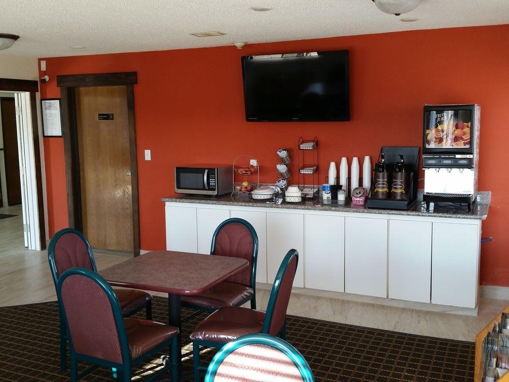 Rodeway Inn Cedar Rapids Buitenkant foto